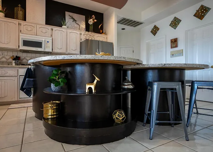 Desert Glam On The Golf Course Holiday home Lake Havasu City