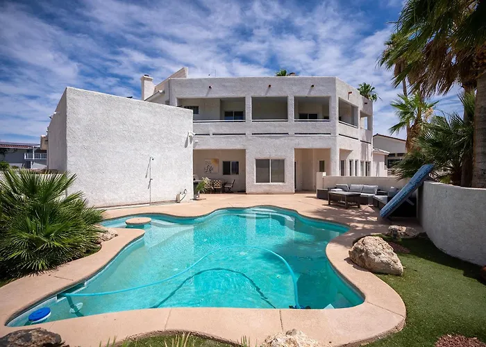 Desert Glam On The Golf Course Holiday home Lake Havasu City