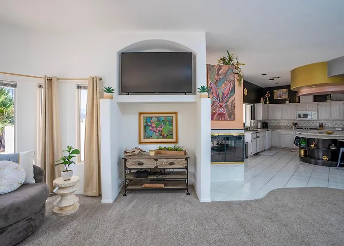 Desert Glam On The Golf Course Holiday home Lake Havasu City